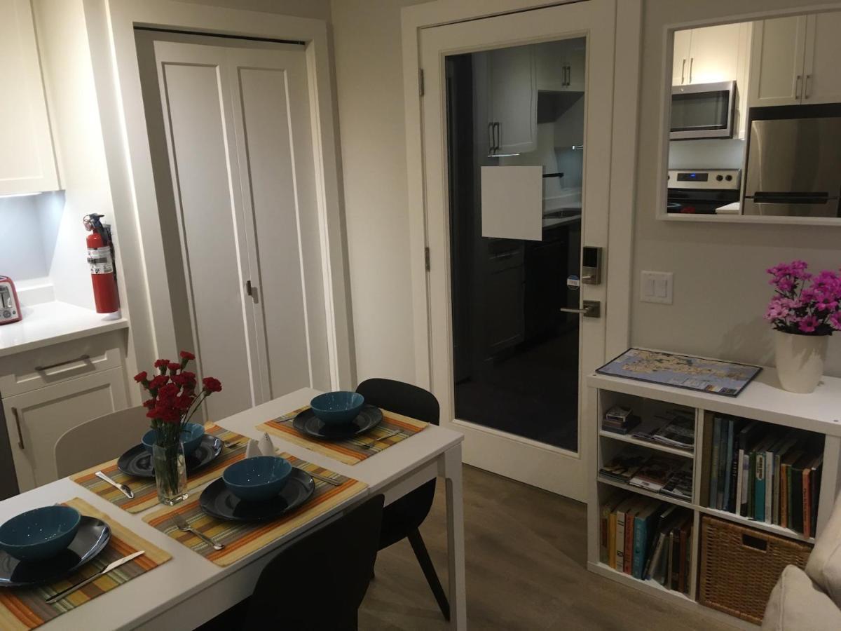 Mollys Cottage-The Suite On Vancouver Island Near Yyj Airport And The Wa And Bc Ferries North Saanich Bagian luar foto