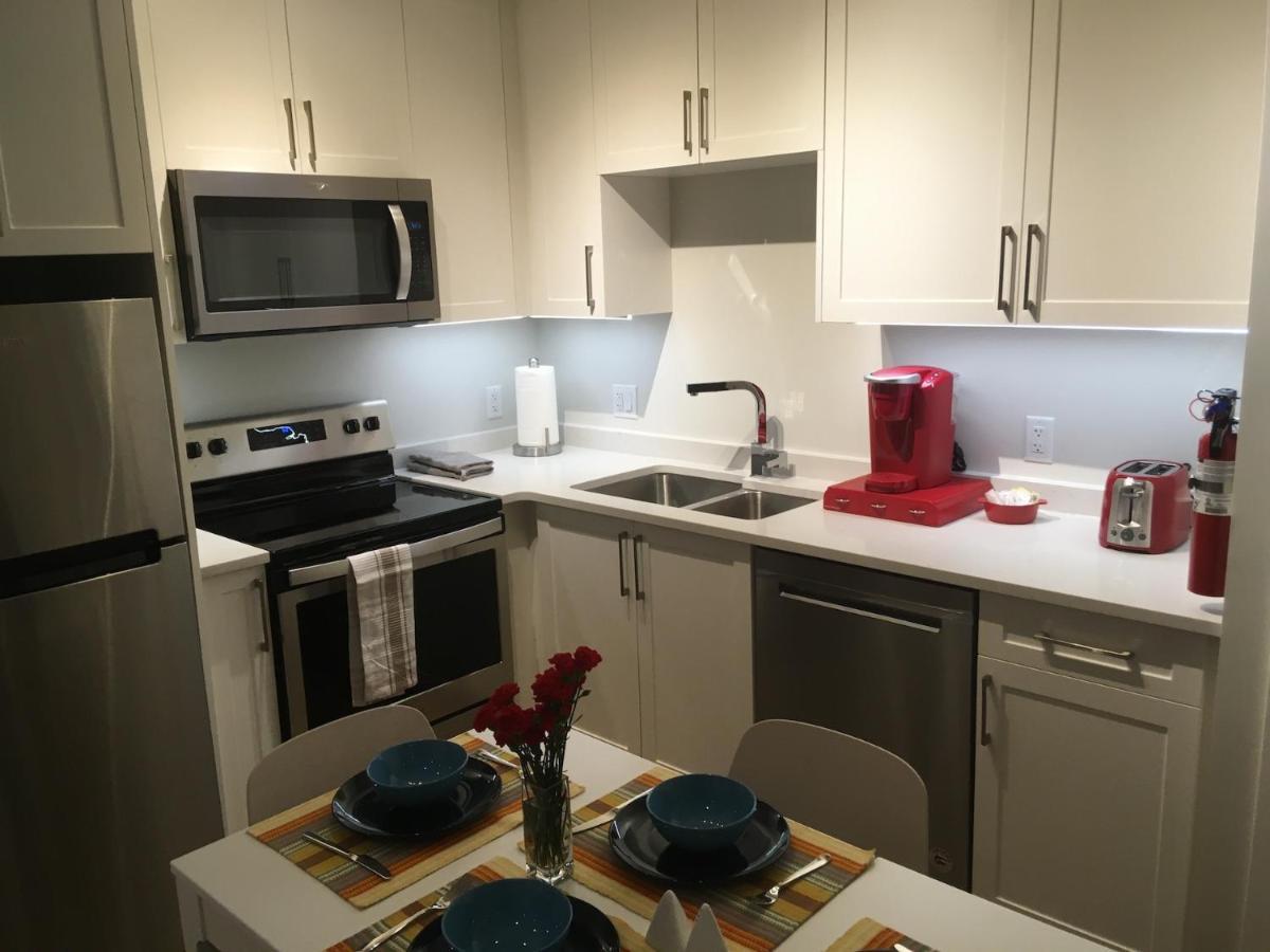 Mollys Cottage-The Suite On Vancouver Island Near Yyj Airport And The Wa And Bc Ferries North Saanich Bagian luar foto