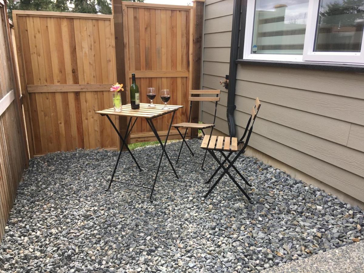 Mollys Cottage-The Suite On Vancouver Island Near Yyj Airport And The Wa And Bc Ferries North Saanich Bagian luar foto
