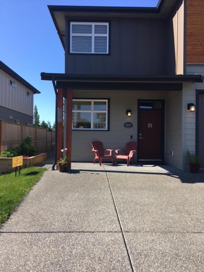 Mollys Cottage-The Suite On Vancouver Island Near Yyj Airport And The Wa And Bc Ferries North Saanich Bagian luar foto